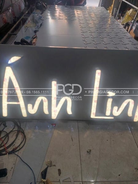 Làm Bảng Hiệu Alu Chữ Nổi Hông Nhôm LED Tiệm Tóc Ánh Linh 14 lam bang hieu alu chu led