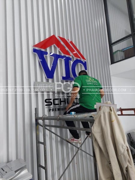 Bảng Hiệu Alu Dựng Chữ Nổi LED Viet Chau: Thiết Kế Độc Quyền 8 lam bang hieu alu chu noi cong ty vic