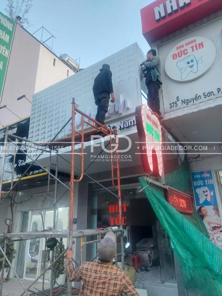 Làm Bảng Hiệu Alu Chữ Nổi Hông Nhôm LED Tiệm Tóc Ánh Linh 18 lam bang hieu alu chu noi gia re