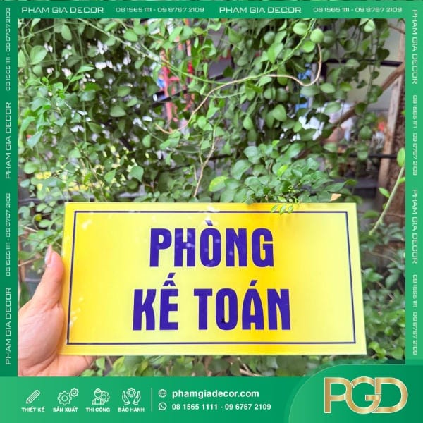 Bảng Tên Phòng Ban Mica In UV Nền Vàng Giải Pháp Nhận Diện Hiện Đại & Sang Trọng 14 bang ten cong ty mica nen vang