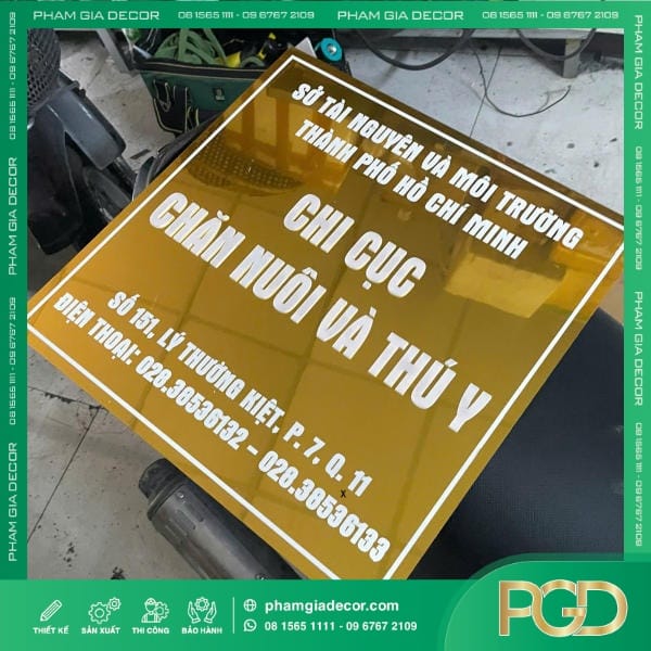 bang ten thu y inox vang guong