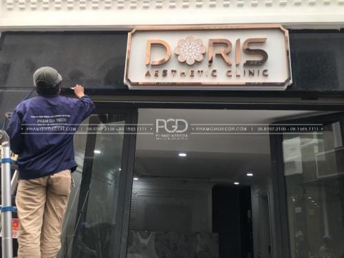 Thi công tận nơi làm bảng hiệu quận 1
