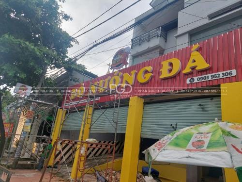 làm bảng hiệu tole chữ nổi