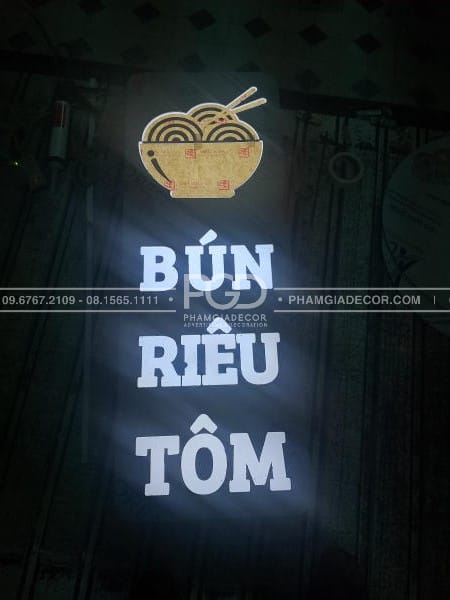 làm bảng hiệu quán ăn quận 8