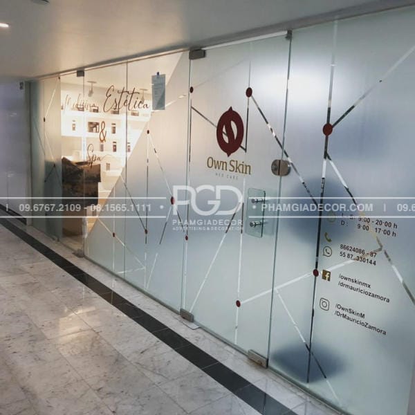 Hot Trend Bảng Hiệu Văn Phòng 2025: Thiết Kế Ấn Tượng - Tạo Động Lực Làm Việc 19 làm bảng hiệu văn phòng slogan decal dán kính