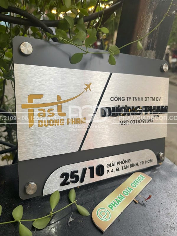 Hot Trend Bảng Hiệu Văn Phòng 2025: Thiết Kế Ấn Tượng - Tạo Động Lực Làm Việc 3 làm bảng hiệu văn phòng bảng tên công ty