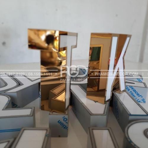 Gia Công Chữ Nhôm Có Gờ Không Gờ GIÁ RẺ LẤY NGAY! BẢNG GIÁ! 12 chữ nhôm bo viền