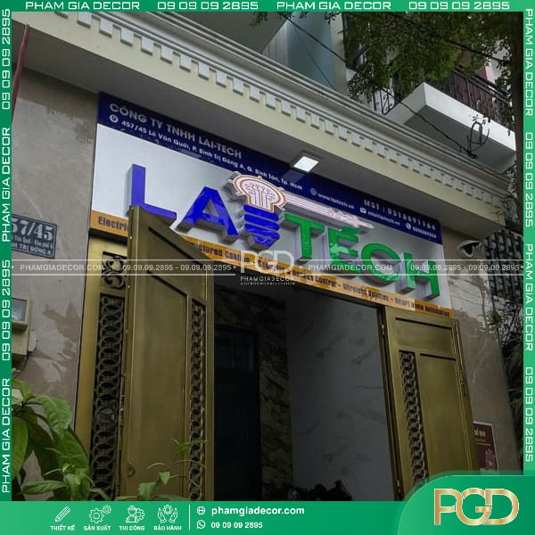 Làm Bảng Hiệu Alu Nền Trắng Chữ Mica Nổi Cho Mặt Tiền Công Ty Lai Tech 17 làm bảng hiệu alu chữ nổi mica hông formex