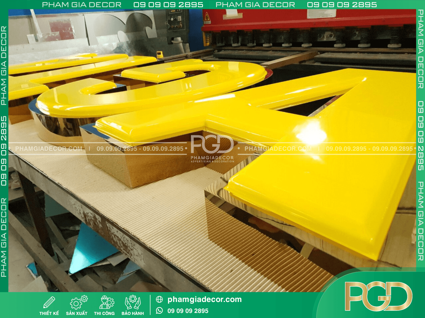 Làm Chữ MiCa Vàng Tại TP.HCM - Giá Rẻ - Thi Công Nhanh 6 Cận cảnh chữ MiCa Vàng hút nổi 3D
