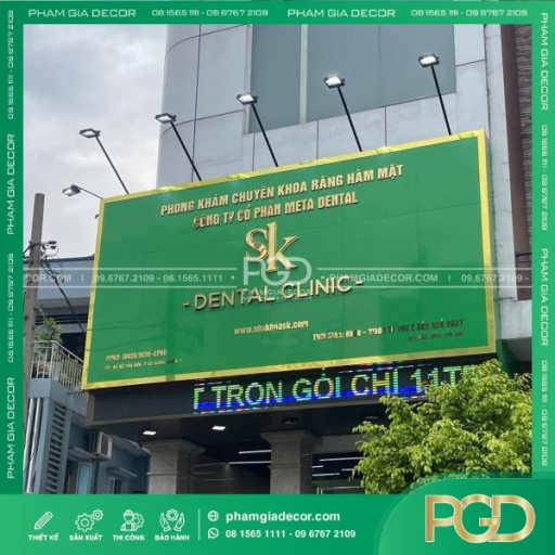 Bảng Hiệu Alu Nền Xanh Lá Chữ Nổi Alu Vàng Gương  Phòng Khám SK Dental