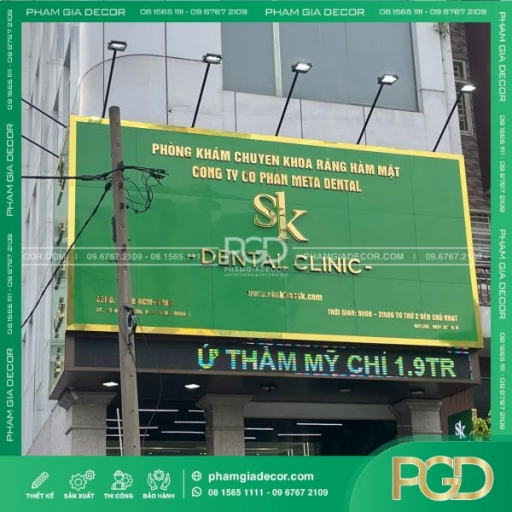 Bảng Hiệu Alu Nền Xanh Lá Chữ Nổi Alu Vàng Gương  Phòng Khám SK Dental thumb