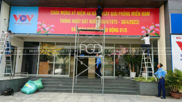 thi công trang trí lễ 30/4 trọn gói giá rẻ