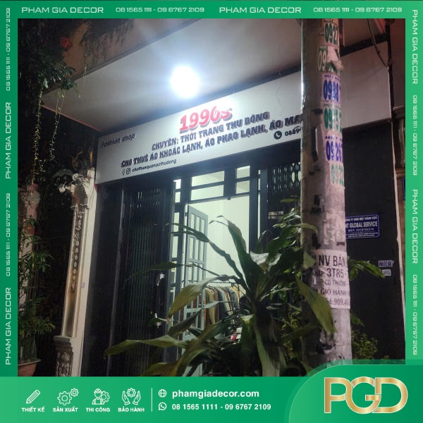 Bảng Hiệu Alu Nền Trắng Chữ Nổi Mica Đen Cho Shop 1990s Sang Trọng, Nổi Bật Và Phong Cách
