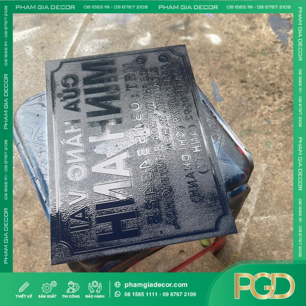 Bảng Tên Công Ty Mica Phun Sơn Nâng Tầm Nhận Diện Thương Hiệu Hiện Đại